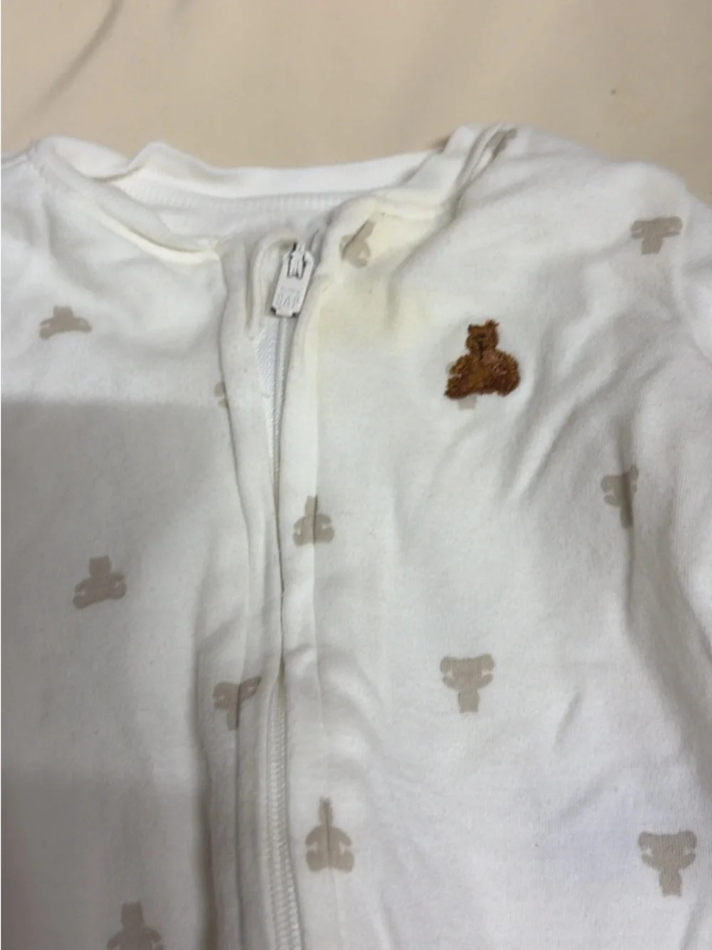Baby GAP White Footed One-Piece sleeper with Beige Bear pattern 3-6 months